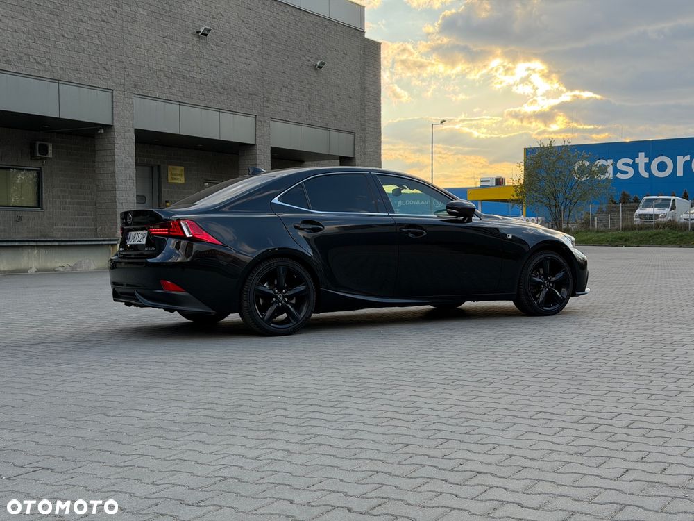 Lexus IS 300h Business Edition - 7