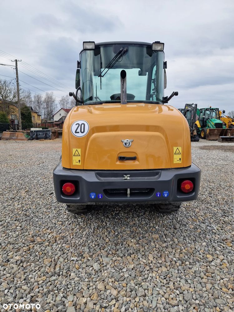 JCB 121F - 3