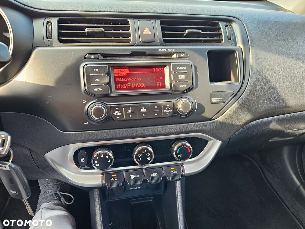 Kia Rio 1.4 Edition 7 - 15