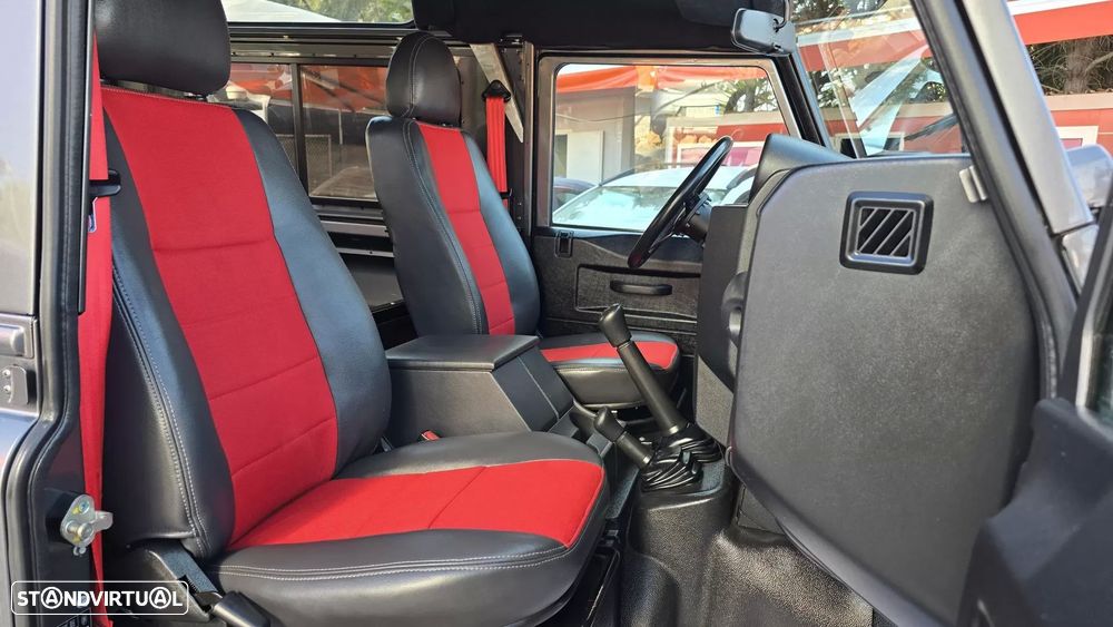 Land Rover Defender 90 SW 2.2 CRD E - 25