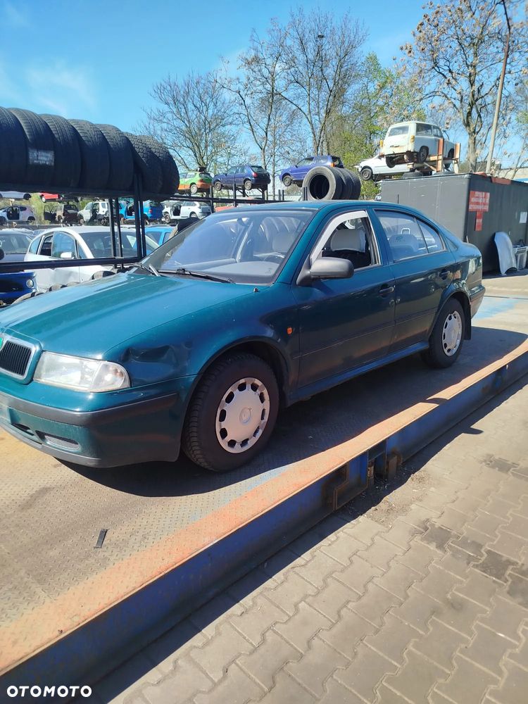 Skoda Octavia 1 na części - 3
