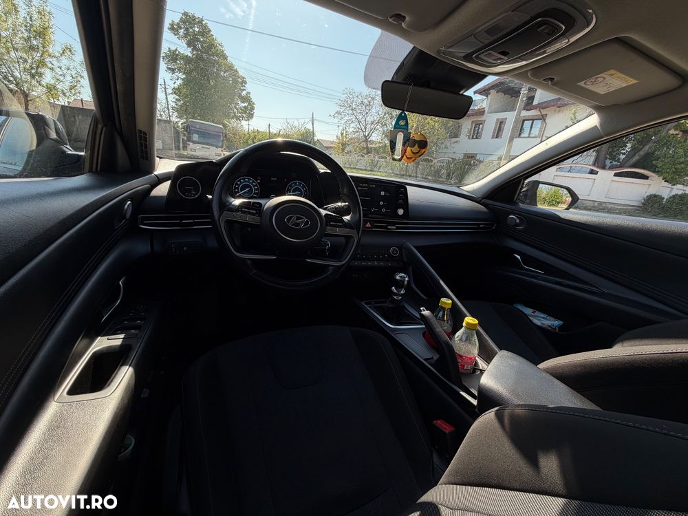 Hyundai Elantra 1.6 l 123 CP 6MT Highway - 12