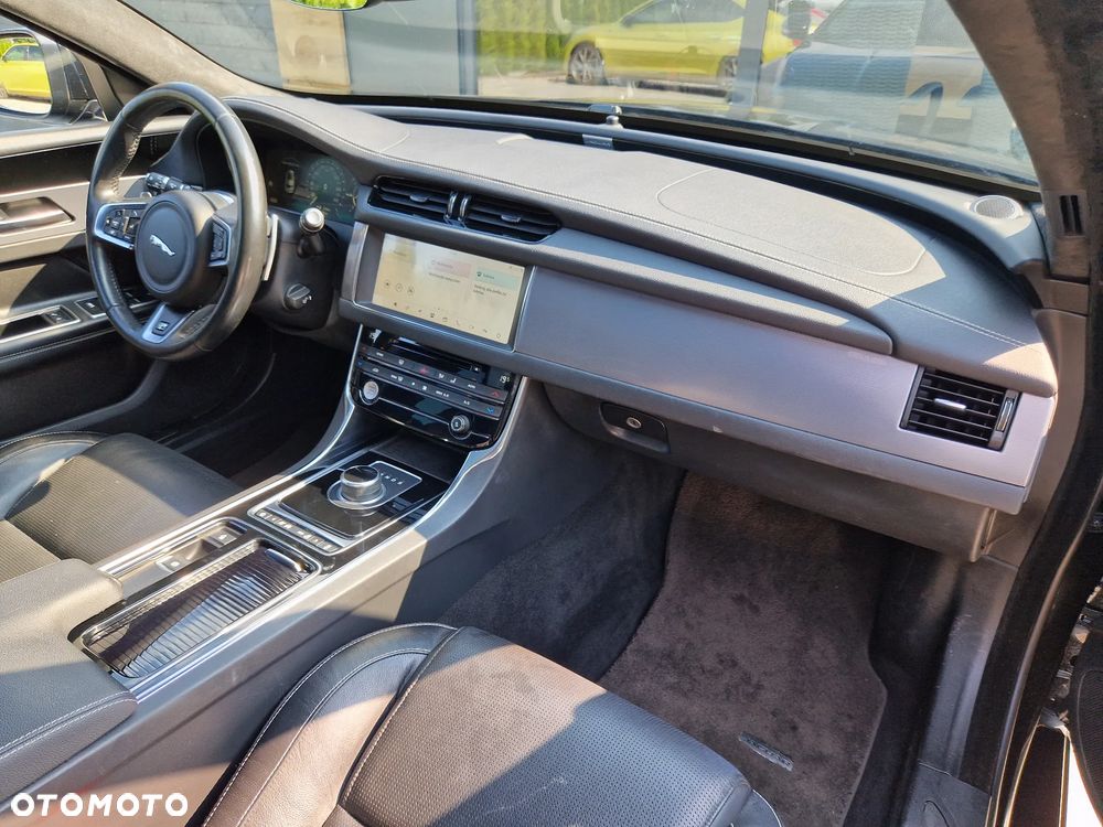 Jaguar XF 2.0 i4D AWD R-Sport - 17