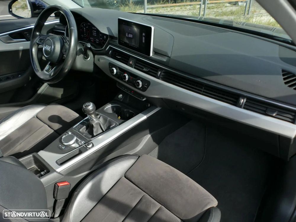 Audi A4 Avant 2.0 TDI Advance - 32
