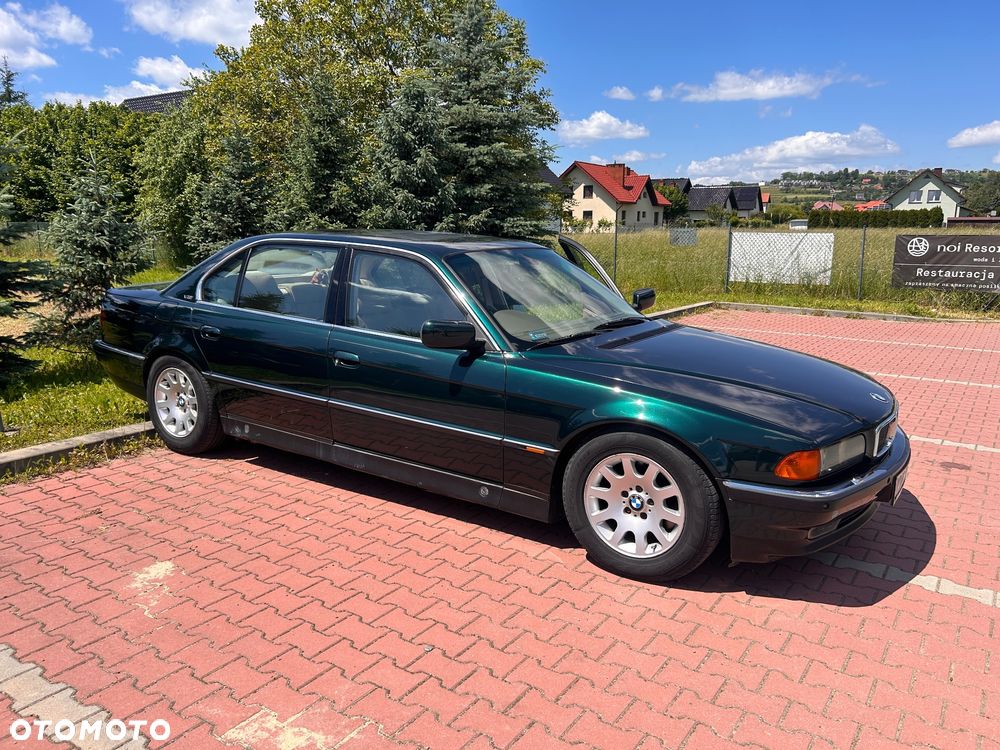 BMW Seria 7 750iL - 1