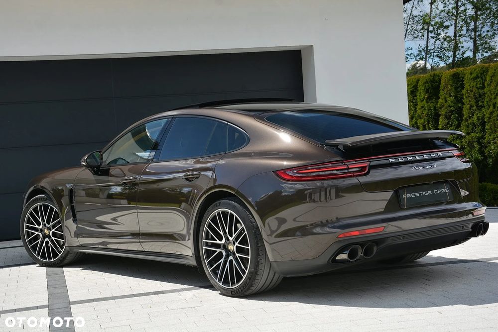 Porsche Panamera 4 - 8