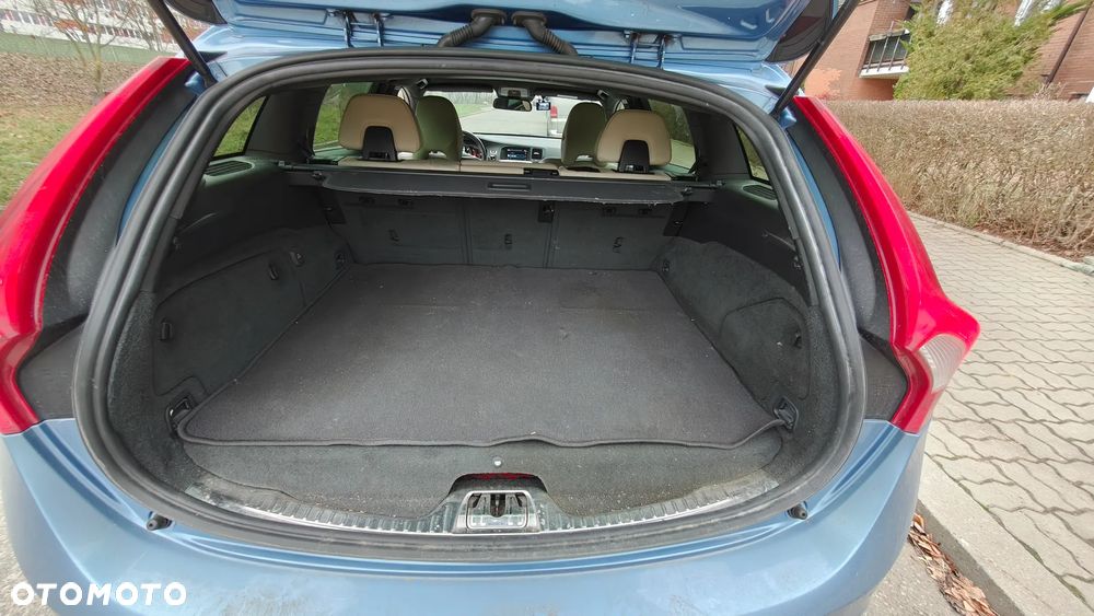 Volvo V60 D6 AWD Plug-in Hybrid Summum - 28