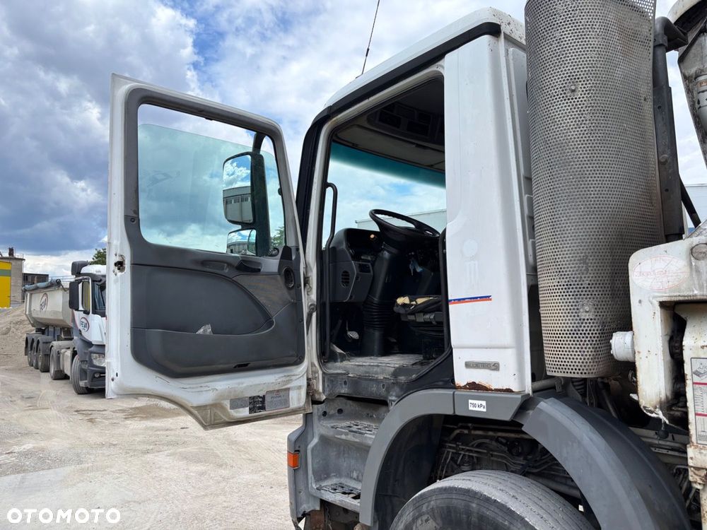 Versalift Actros 4141 8X4 + Putzmaister M24 - 9
