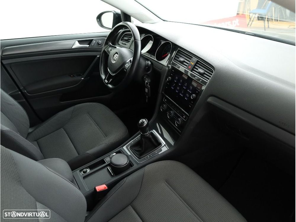 VW Golf Variant 1.6 TDi Confortline - 23