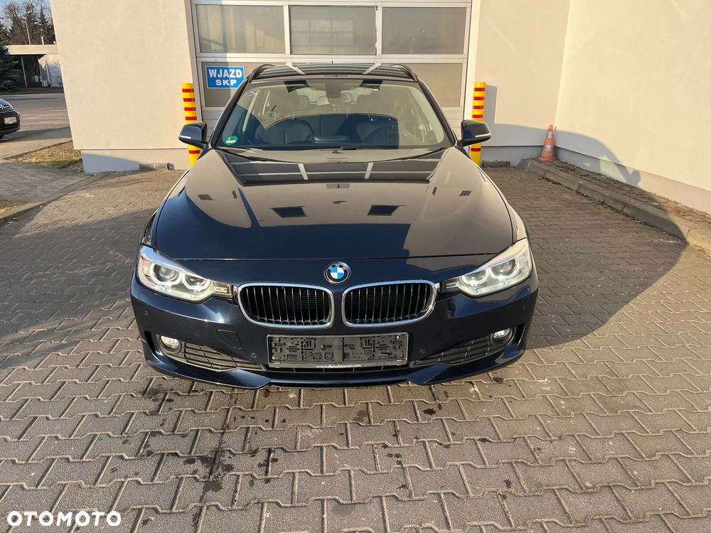 BMW Seria 3 318d Sport Line - 12