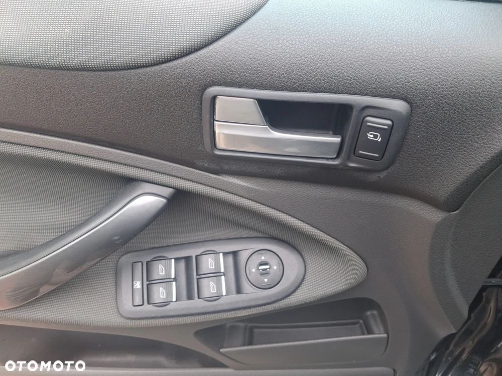 Ford Kuga 2.0 TDCi 2x4 Titanium - 23