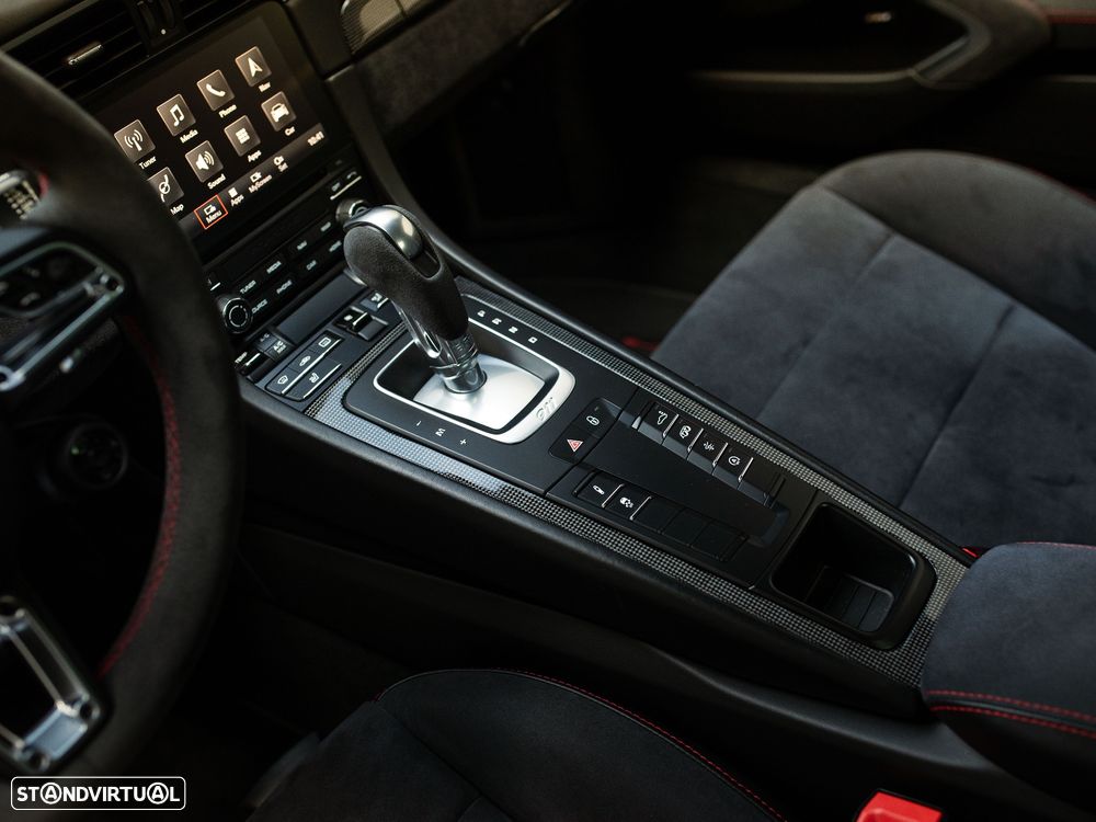 Porsche 911 (991) Carrera 4 GTS PDK - 33