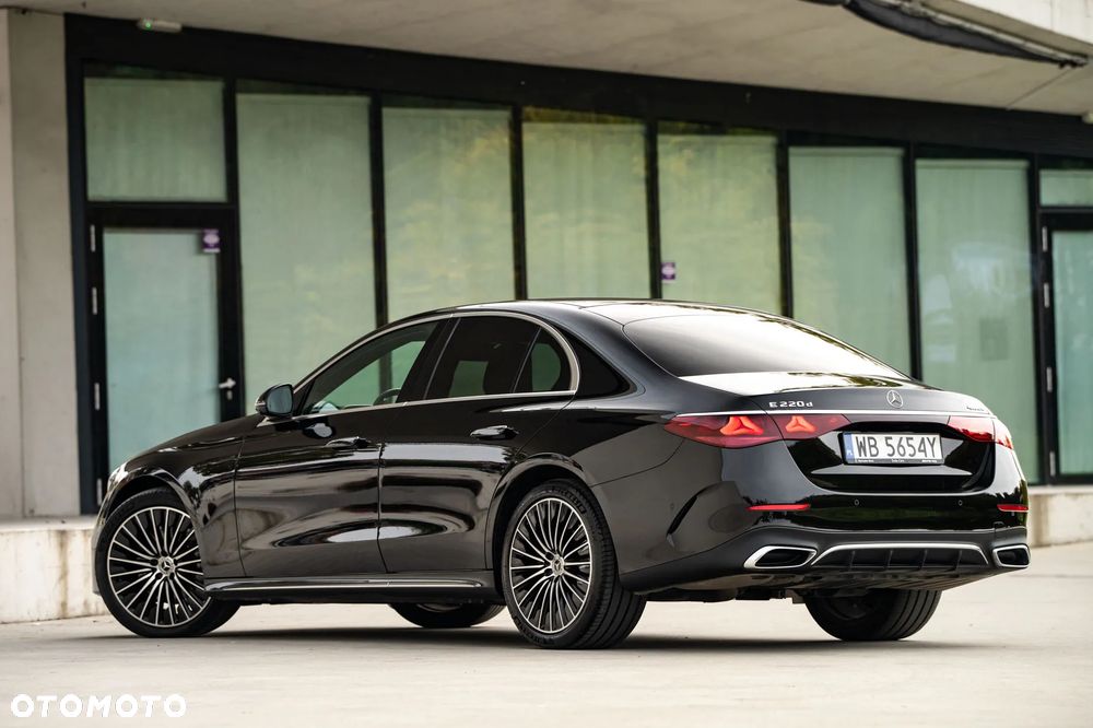 Mercedes-Benz E-Class 2023 photo 2