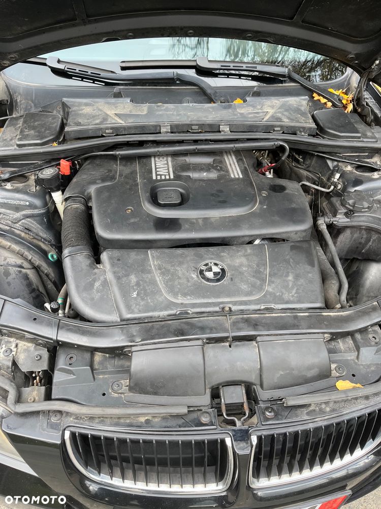 BMW Seria 3 320d DPF Touring - 16