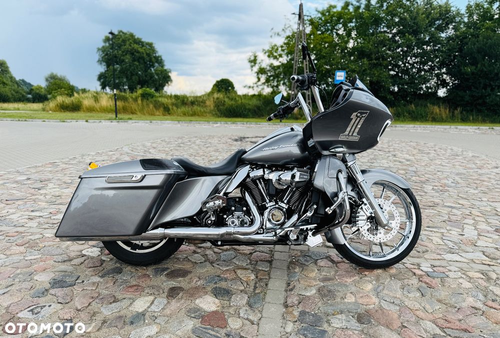 Harley-Davidson Touring Road Glide - 2