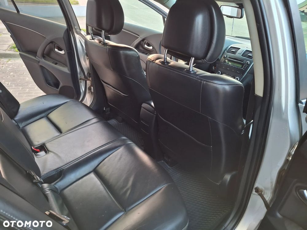 Toyota Avensis 2.0 D-4D Premium - 18