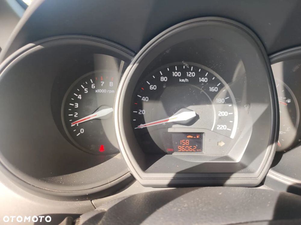 Kia Rio 1.4 L - 5