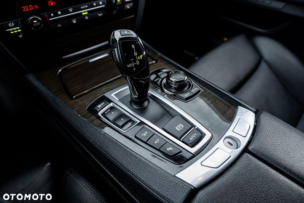 BMW Seria 7 750i xDrive - 31