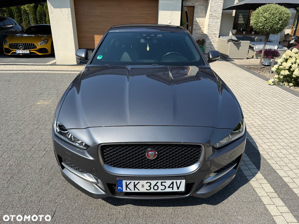 Jaguar XE 20d AWD R-Sport - 4