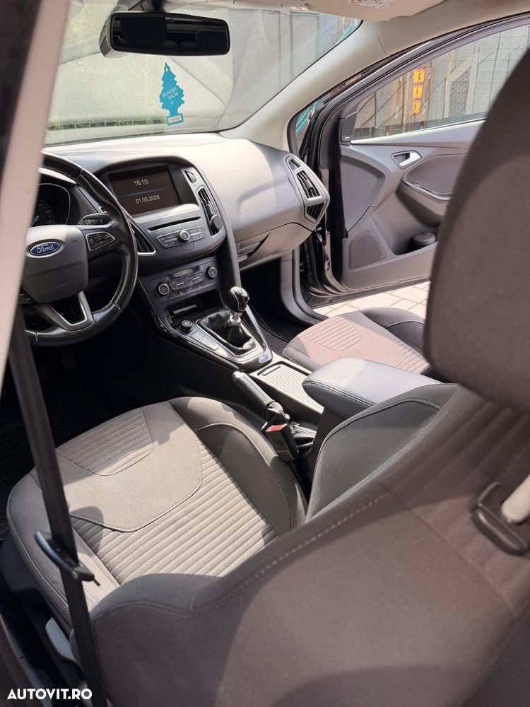 Ford Focus 1.6 TDCI DPF Titanium - 8