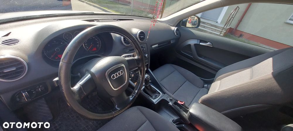 Audi A3 3-drzwiowe 1.6 TDI DPF Ambition - 9