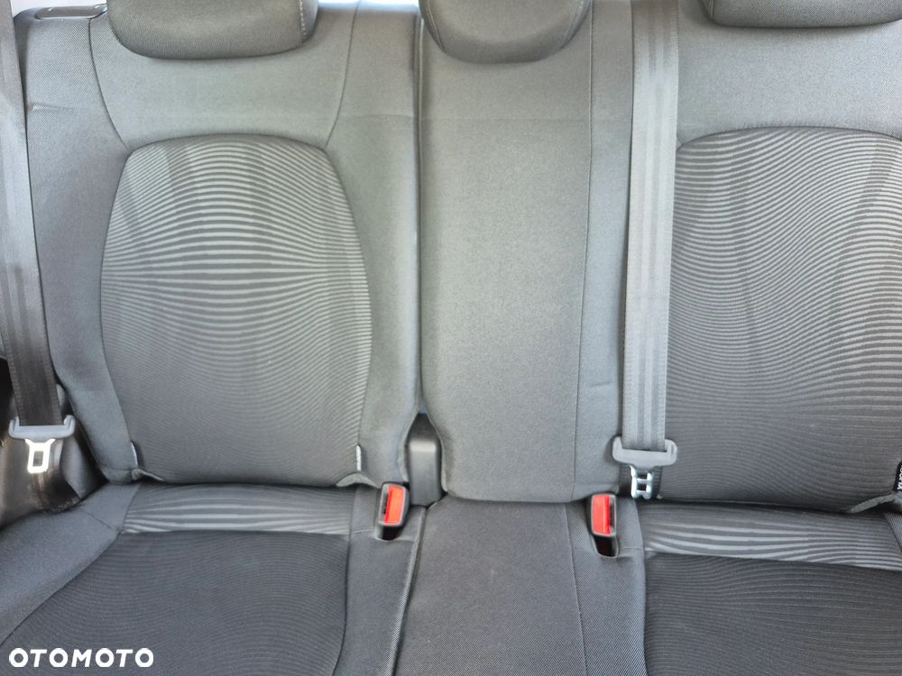 Hyundai i10 1.2 Fifa World Cup Edition - 25
