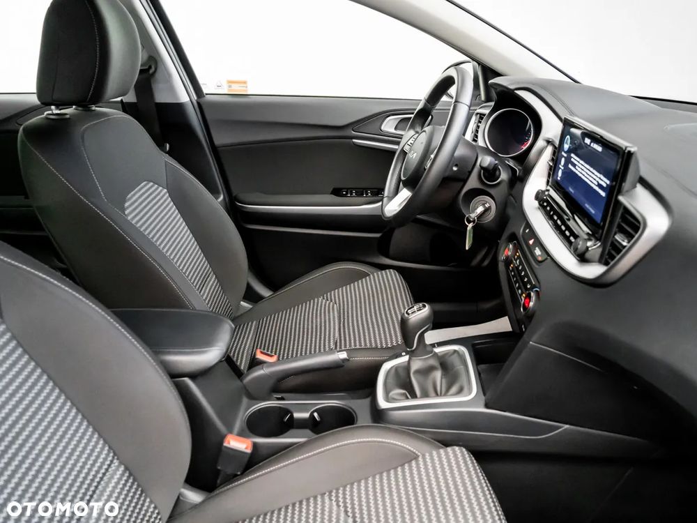 Kia Ceed 1.5 T-GDI M - 22