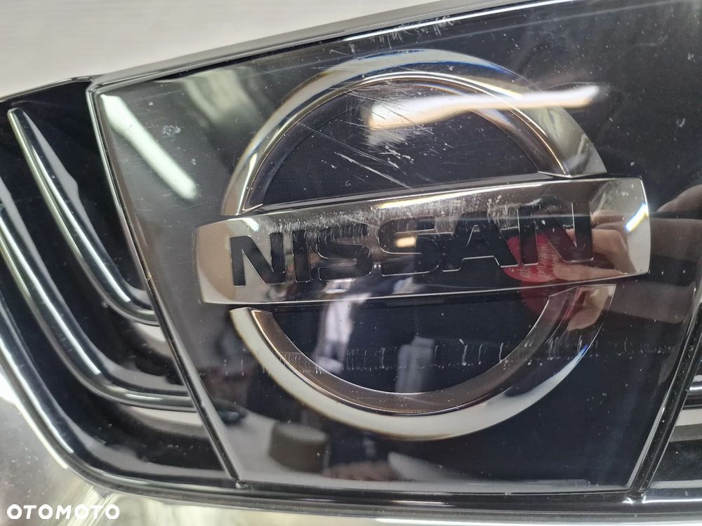 NISSAN MICRA K14 16- ATRAPA / GRILL / ZNACZEK POD RADAR PRZEDNI PRZÓD , NR 62890-5FA0R , NR AUKCJI GL729 - 4