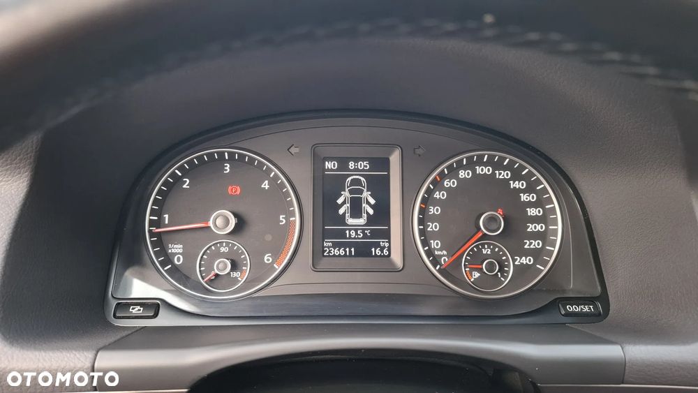 Volkswagen Touran - 24