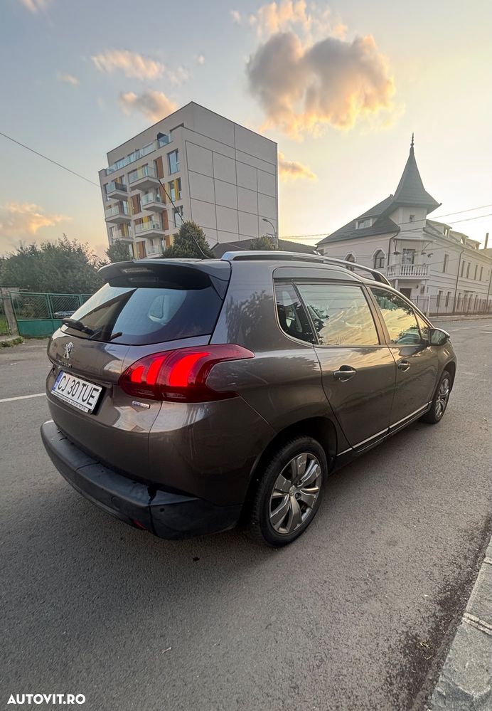 Peugeot 2008 1.2 L PureTech Active - 5
