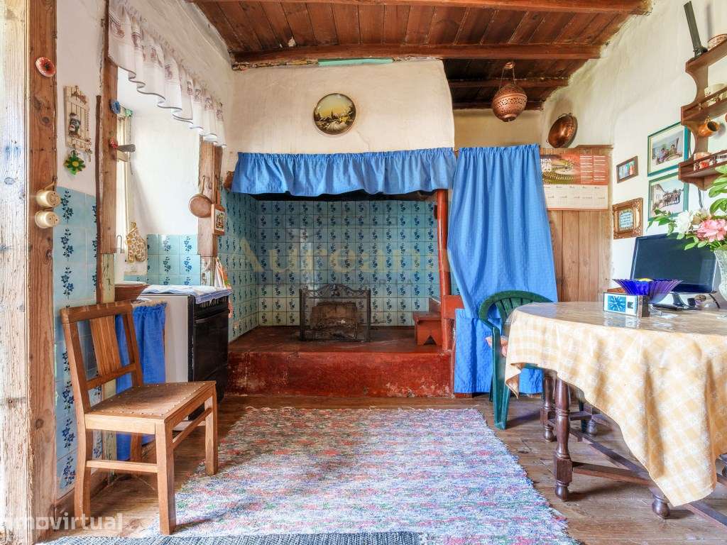 Moradia T2 de Traça Tradicional Portuguesa | Próxima do Centro de F... - Grande imagem: 2/23