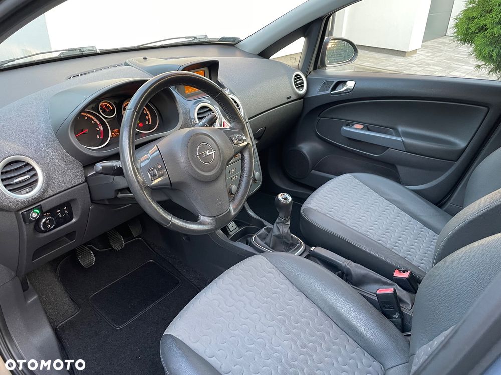 Opel Corsa 1.4 16V Cosmo - 5