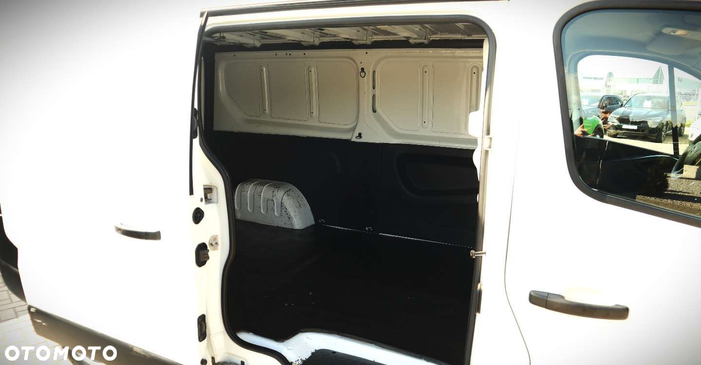 Opel Vivaro - 11