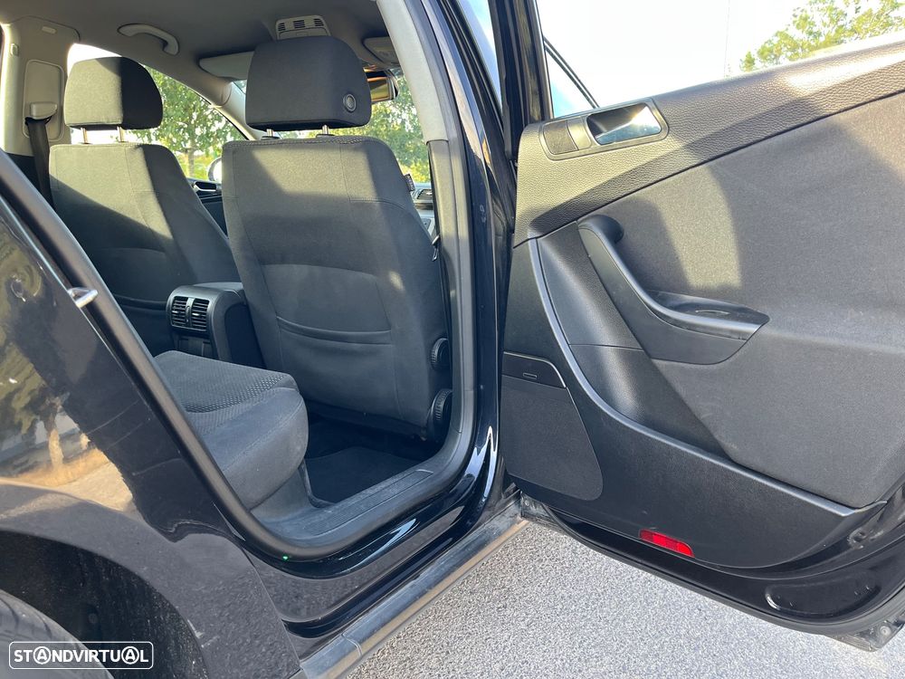 VW Passat 2.0 TDI Confortline - 9