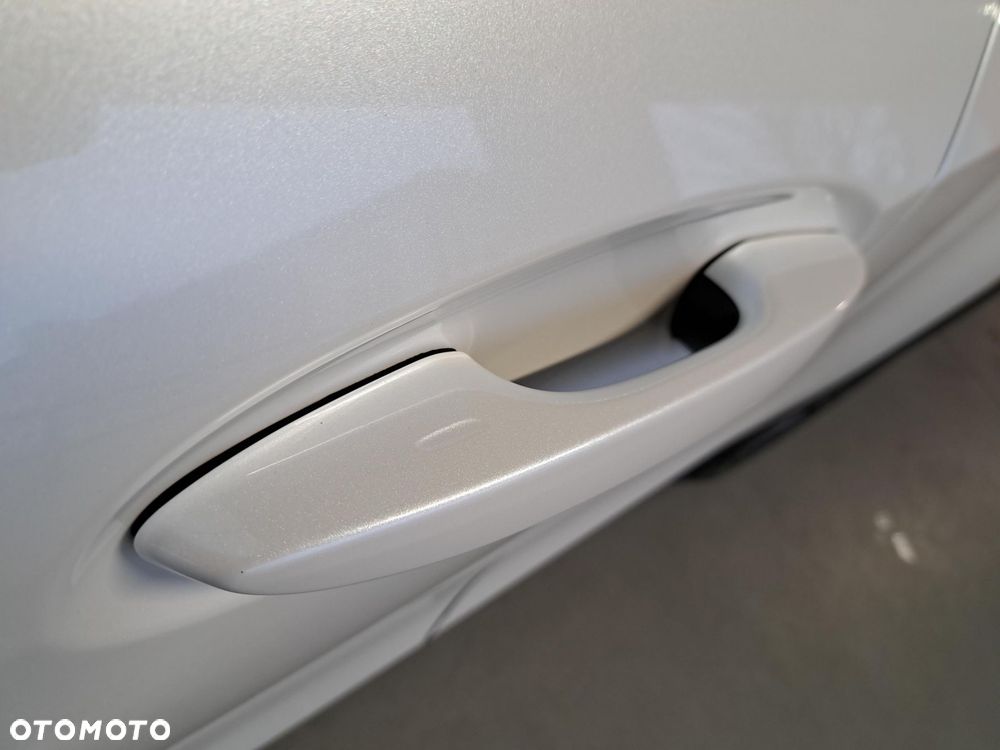 Lexus UX 250h GPF Business 2WD - 31