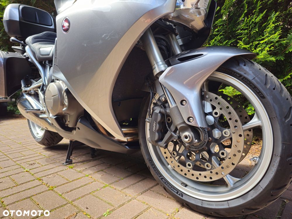 Honda VFR - 3