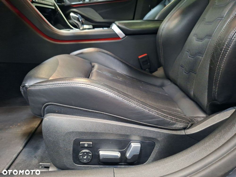 BMW Seria 8 - 14