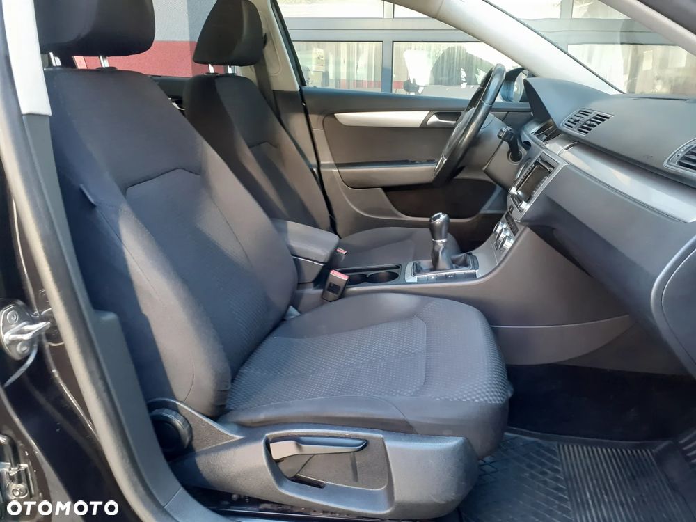 Volkswagen Passat - 20