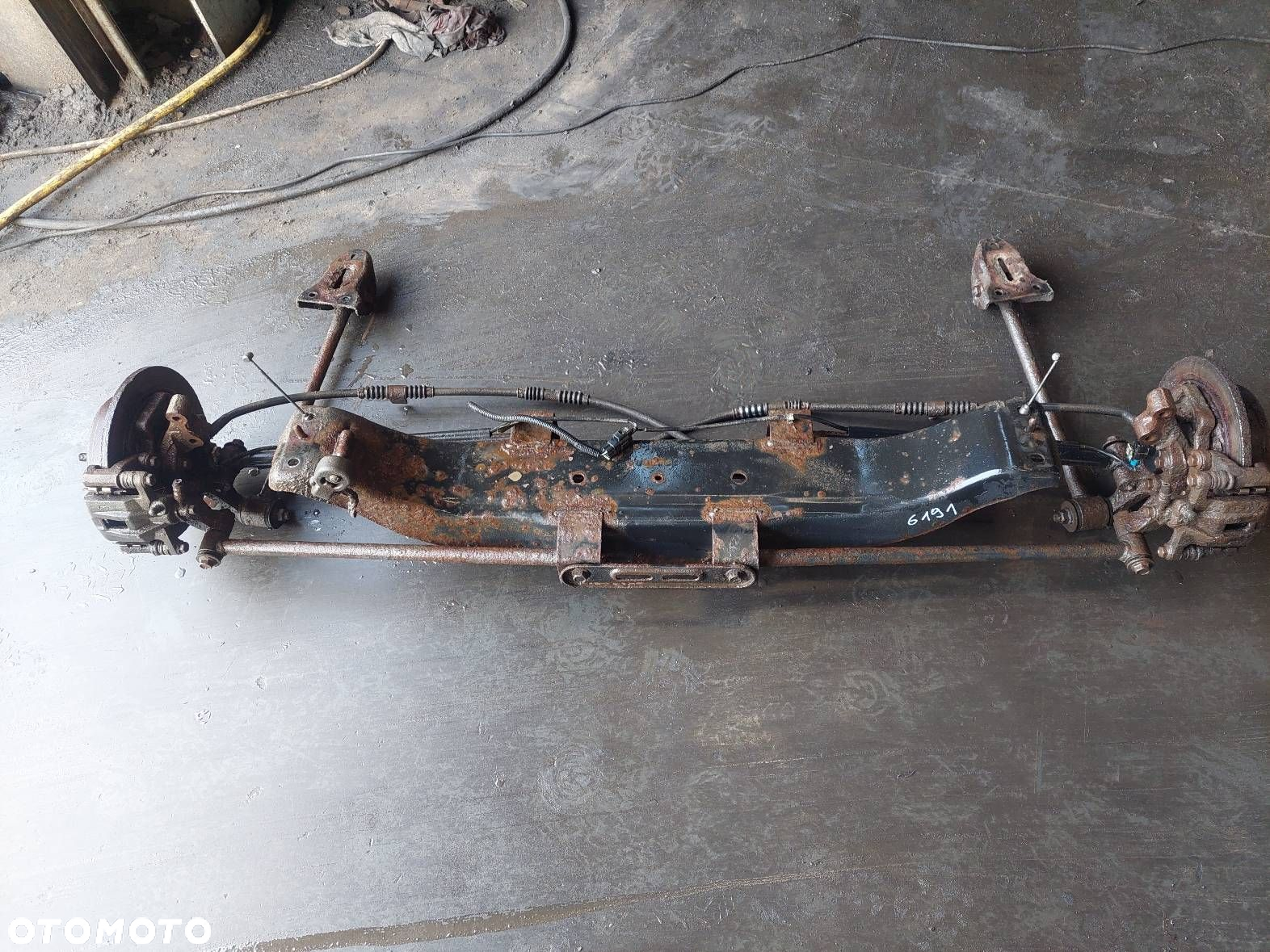 KOMPLETNE ZAWIESZENIE BELKA SANKI TYŁ DAEWOO NUBIRA II J200 SEDAN - 4