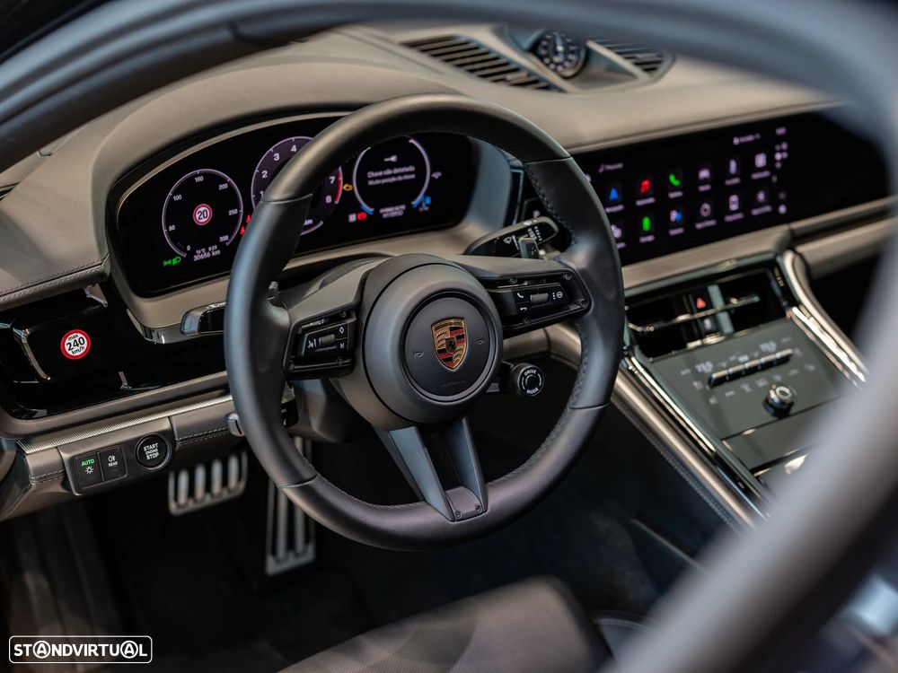 Porsche Panamera 4 E-Hybrid - 26