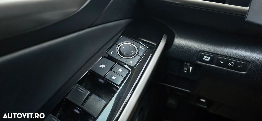 Lexus Seria IS 300h Executive Plus - 13