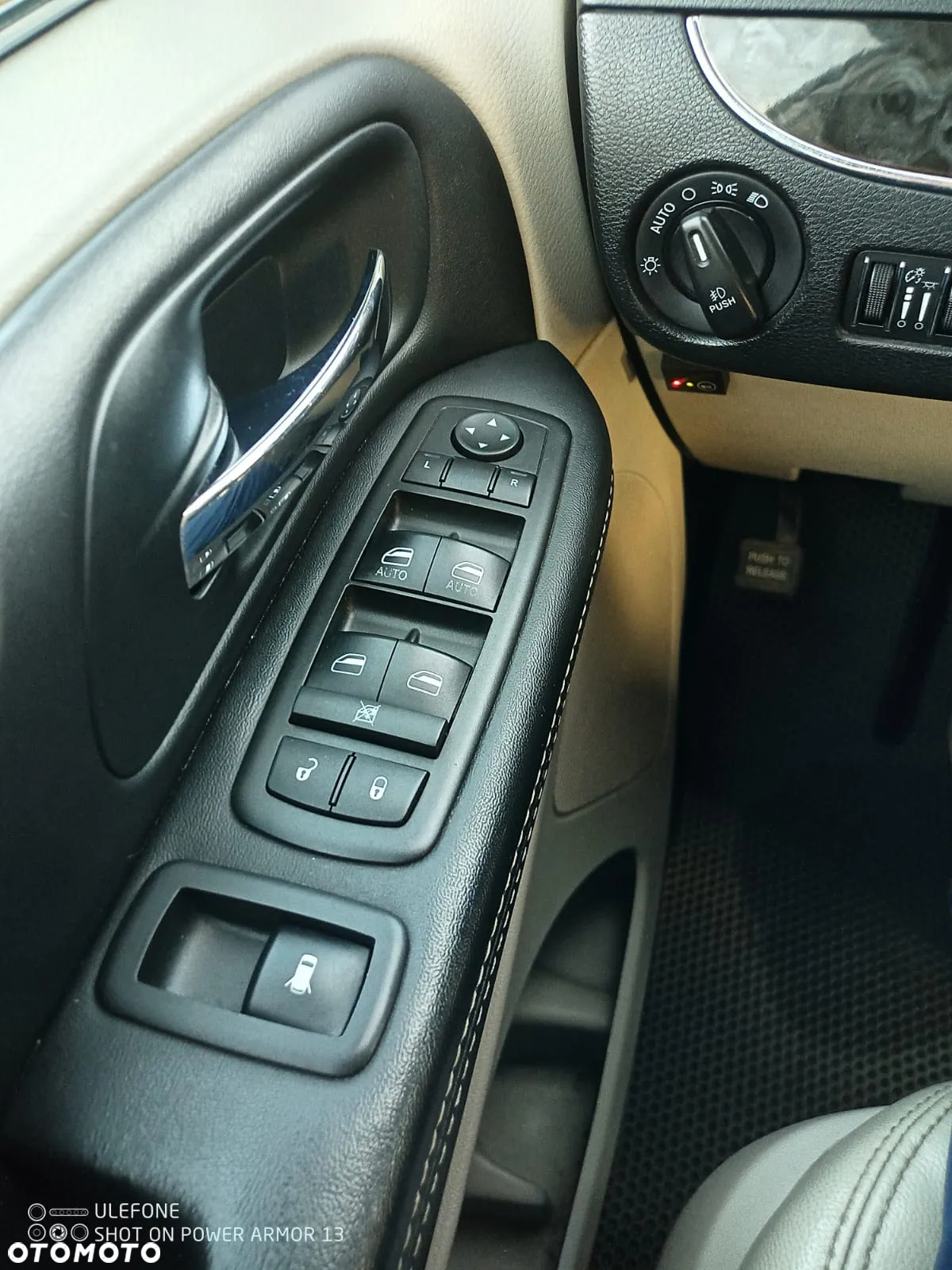 Chrysler Town & Country 3.6 Touring - 17