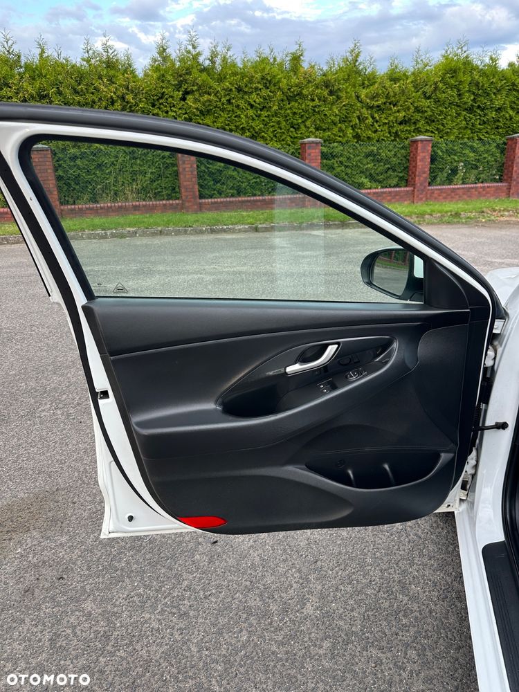 Hyundai i30 1.6 CRDI Intro - 18