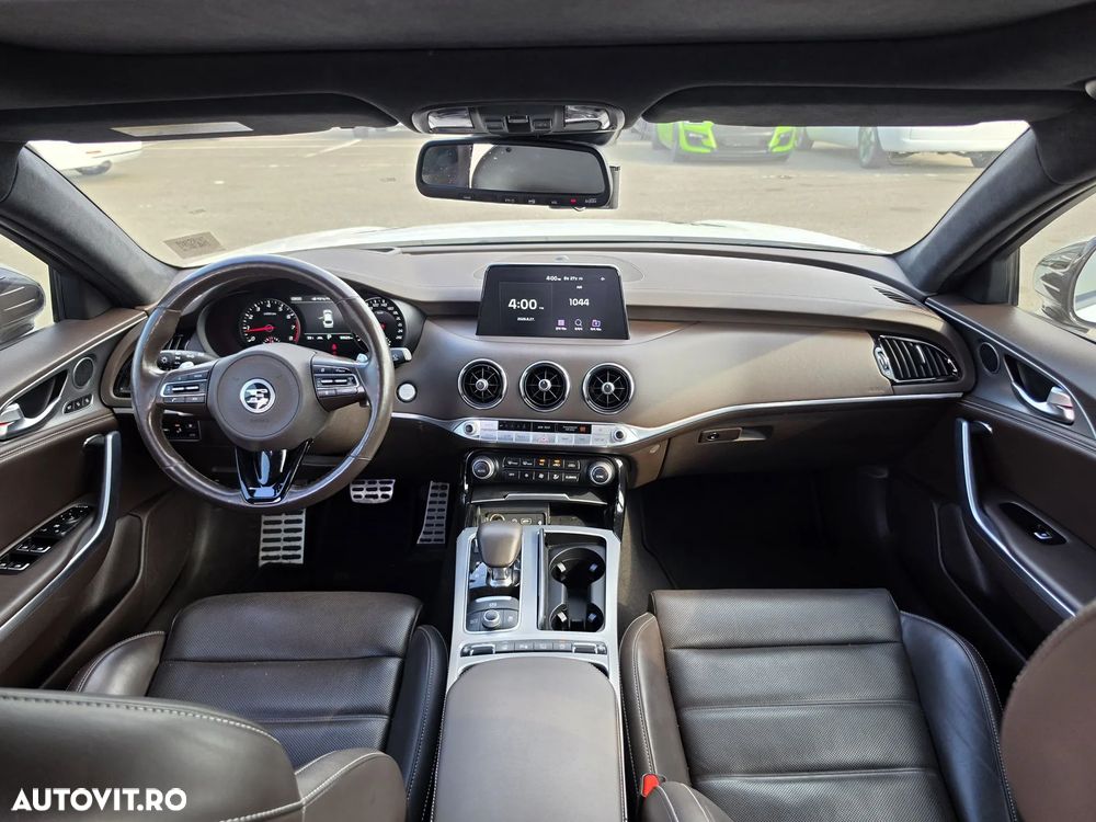 Kia Stinger - 14