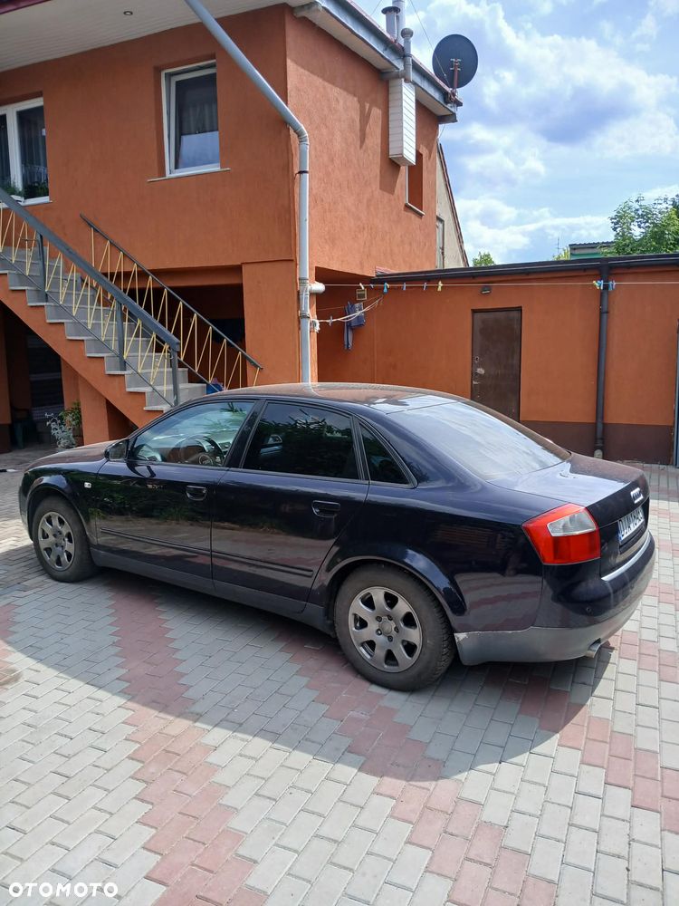 Audi A4 Limousine - 8