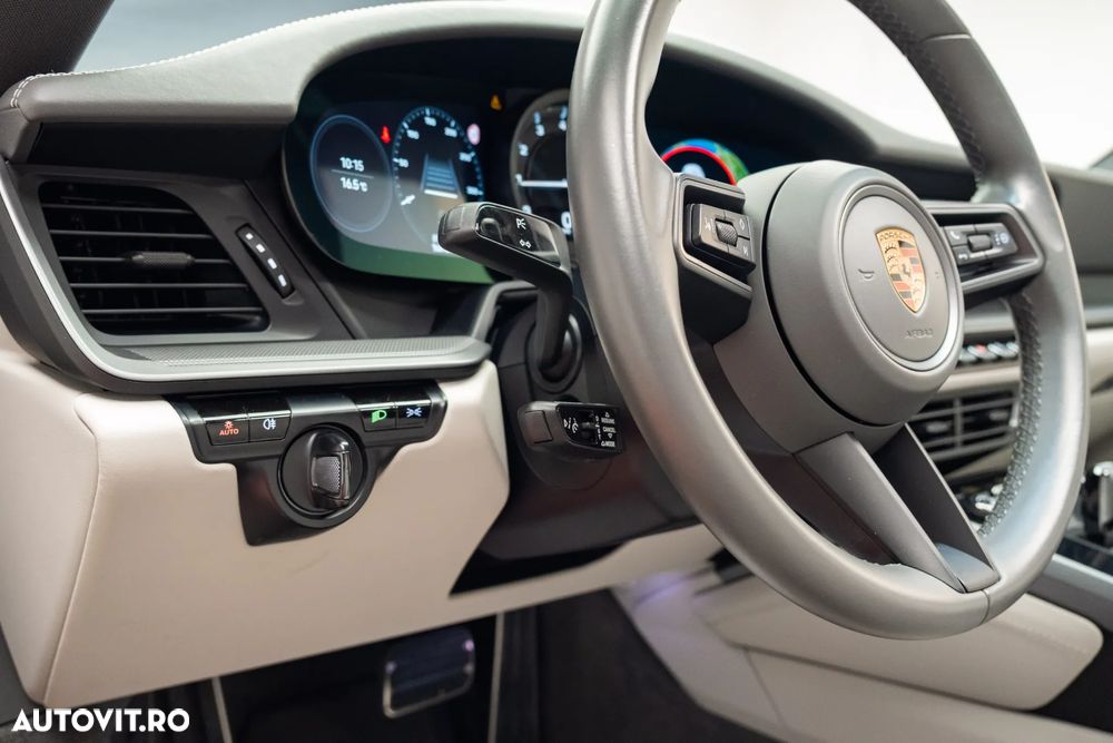 Porsche 911 Carrera 4S - 13