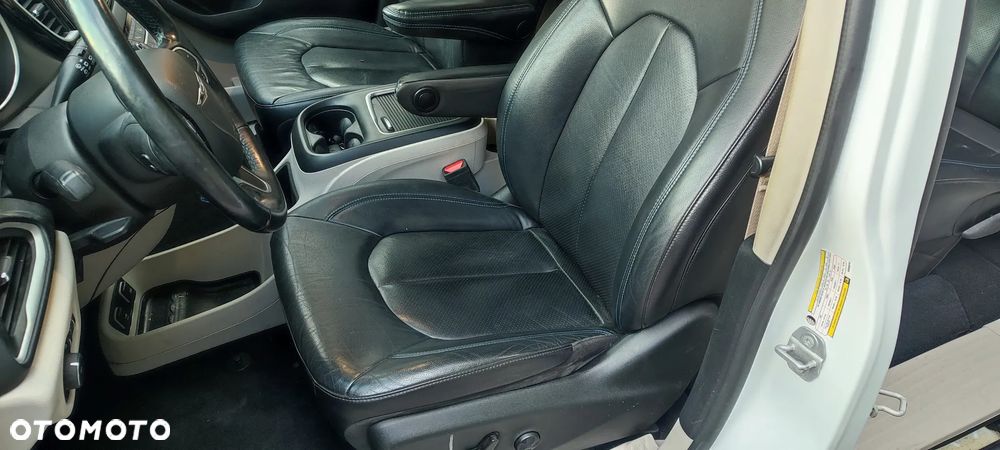 Chrysler Pacifica - 14