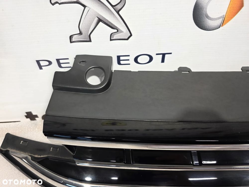 VW SPORTSVAN LIFT 510 17- ATRAPA / GRILL PRZEDNI PRZÓD + ZNACZEK POD RADAR NR 510853653H / 510853651AN NR AUKCJI GL892 - 2