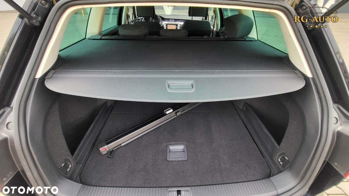 Volkswagen Passat - 28