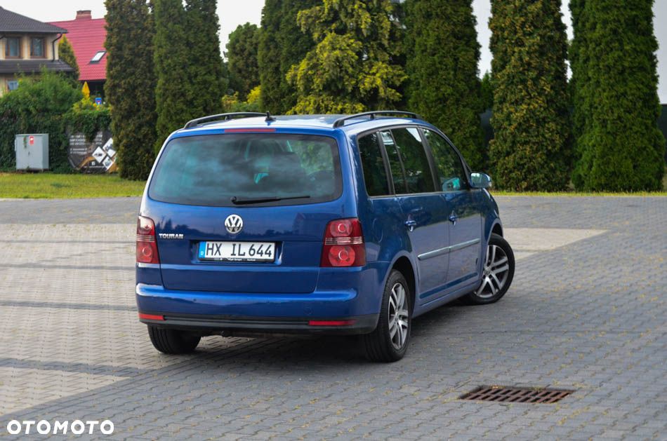 Volkswagen Touran 2.0 TDI DPF Highline - 16